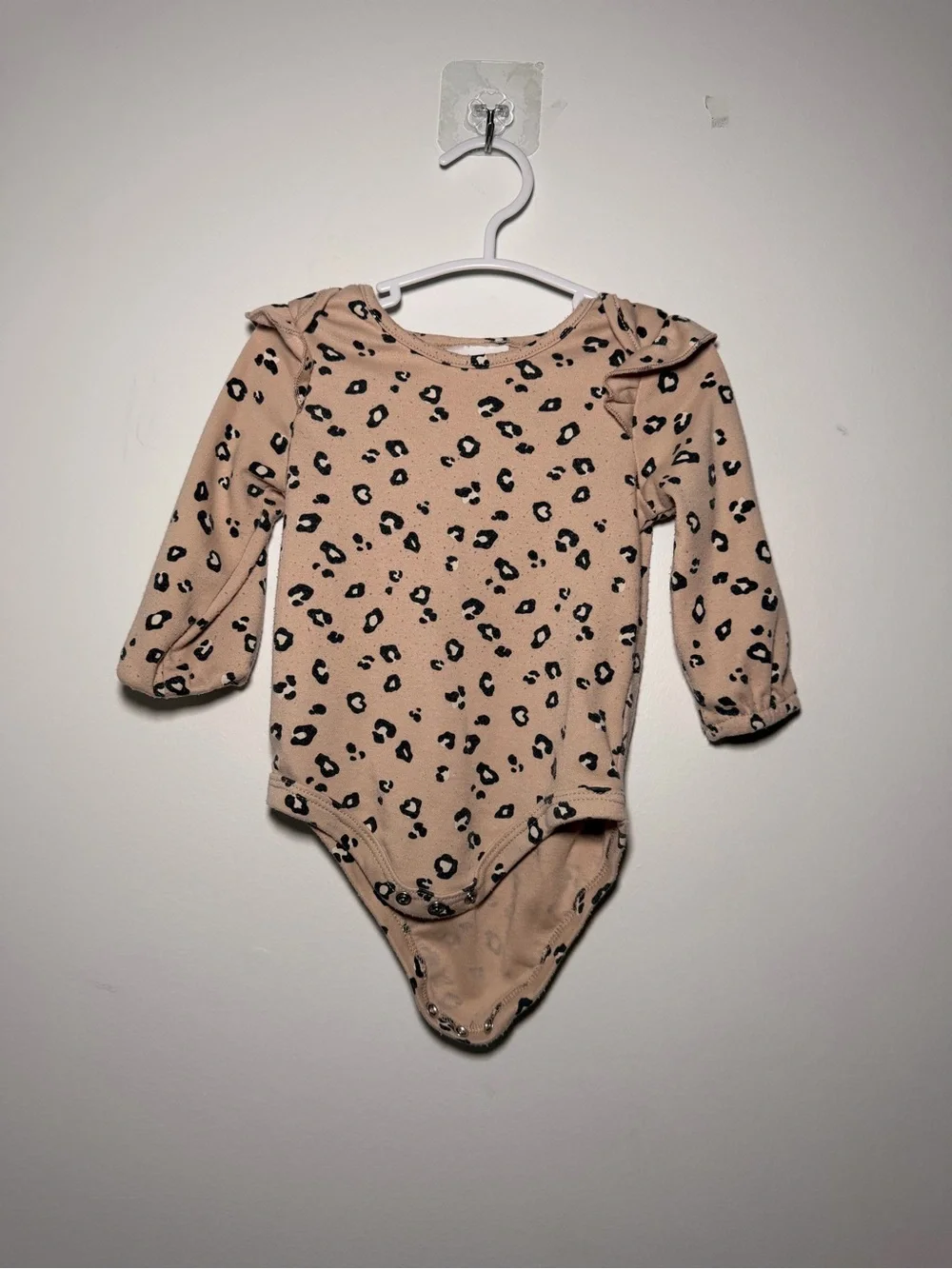 Nicole Miller long sleeve leopard print bodysuit ruffle trim shoulder cute comfy